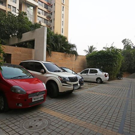 Capital O 10212 Hotel West Willows Xanadu Calcutta Exteriör bild