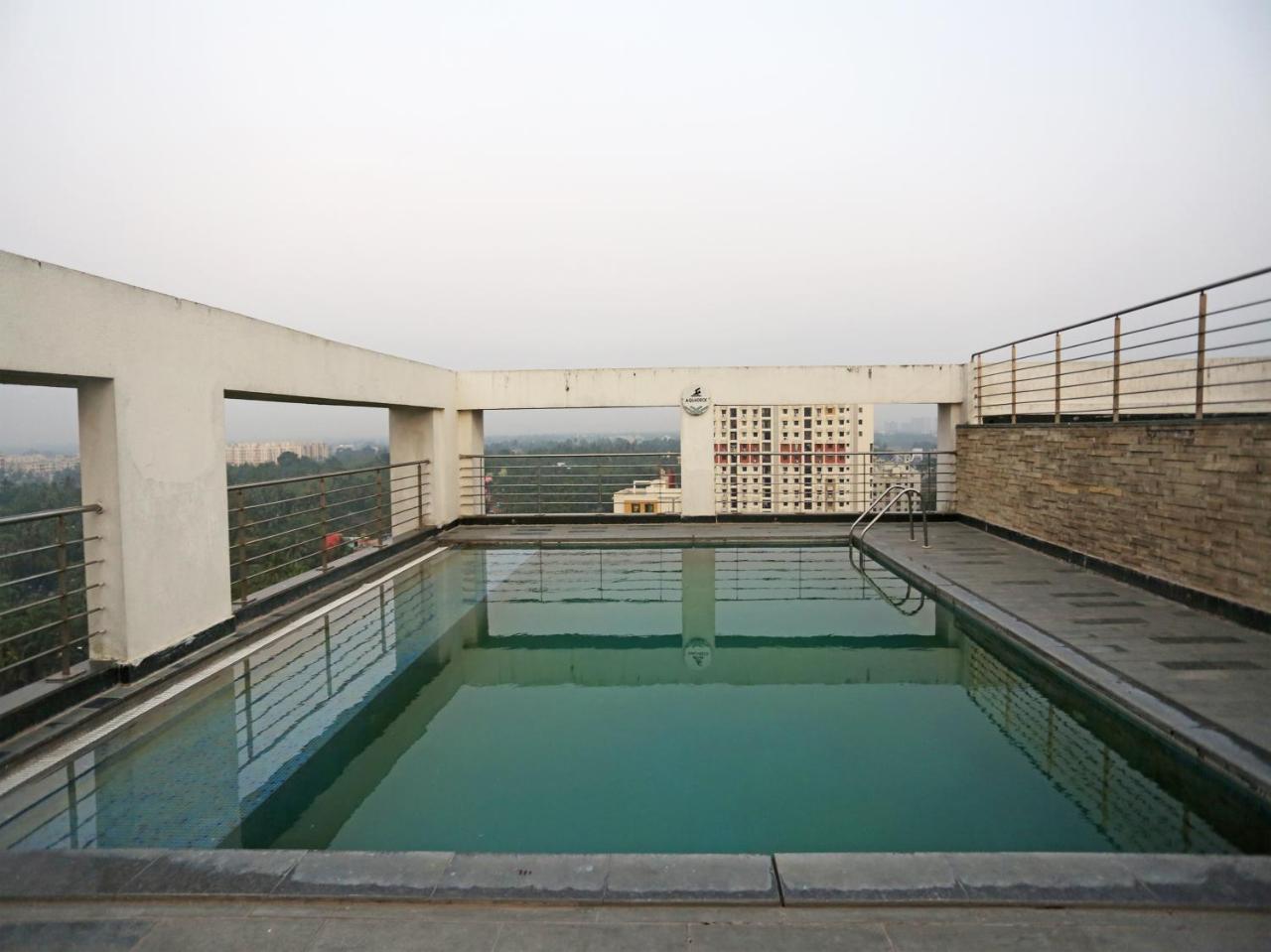 Capital O 10212 Hotel West Willows Xanadu Calcutta Exteriör bild
