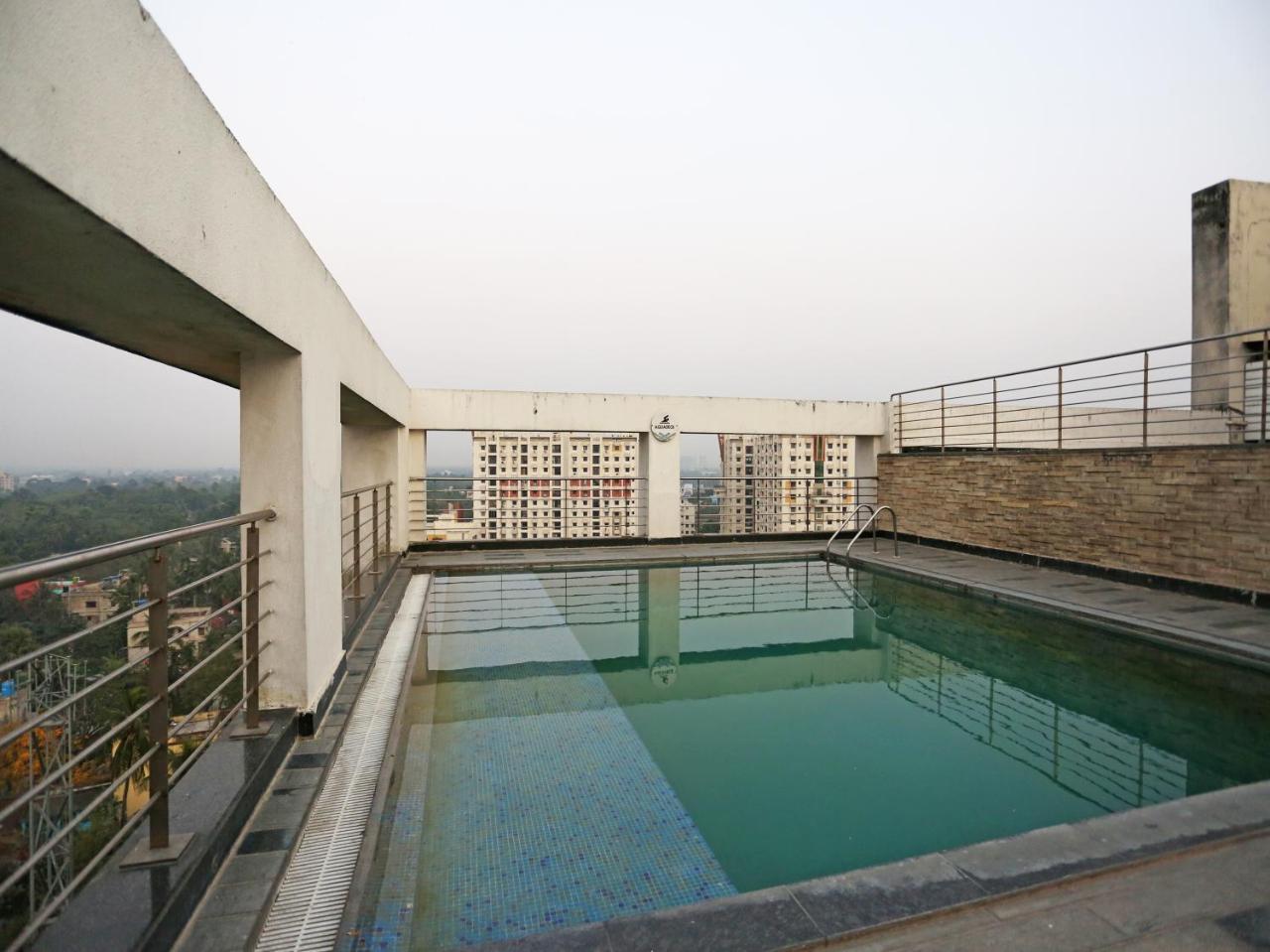 Capital O 10212 Hotel West Willows Xanadu Calcutta Exteriör bild