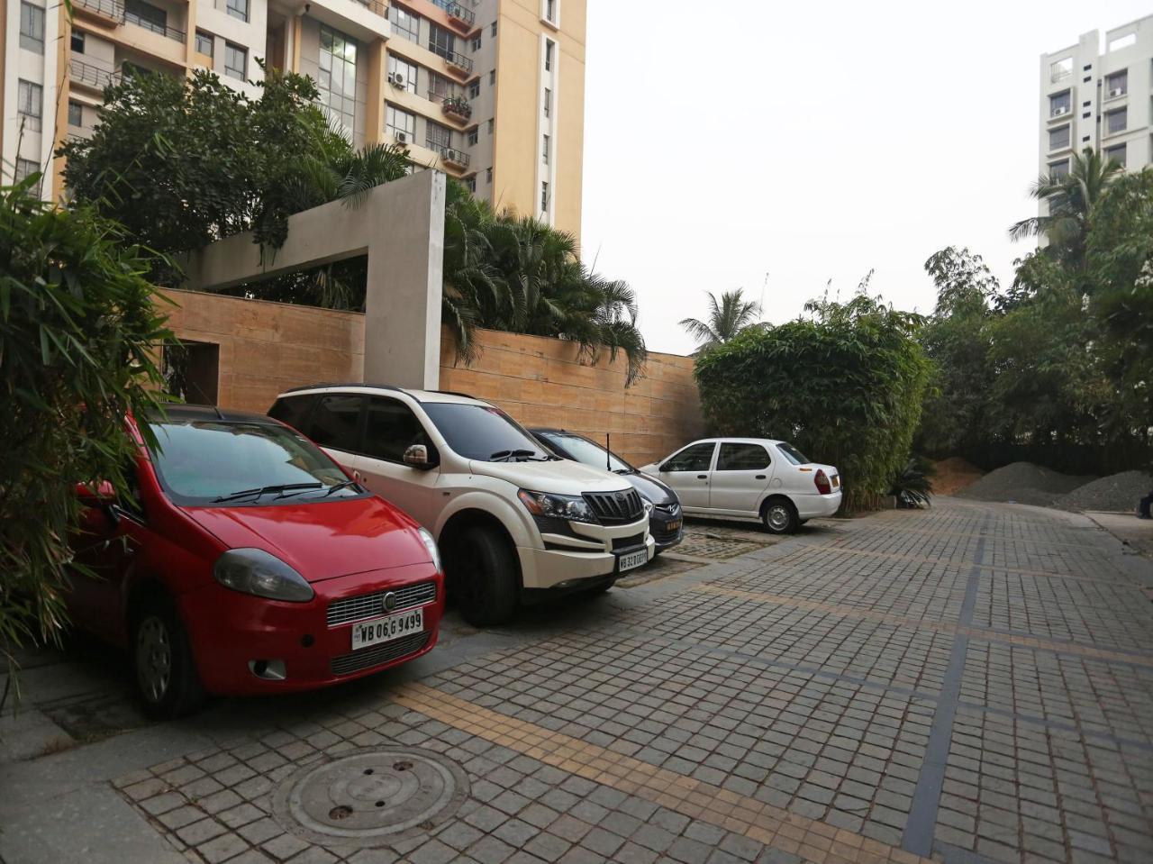 Capital O 10212 Hotel West Willows Xanadu Calcutta Exteriör bild