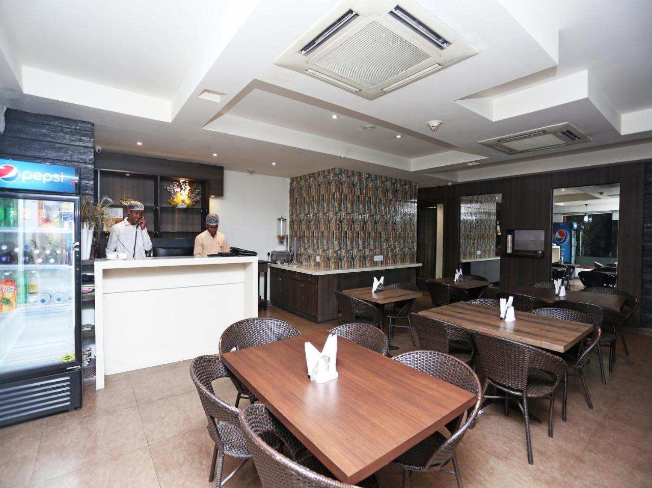 Capital O 10212 Hotel West Willows Xanadu Calcutta Exteriör bild