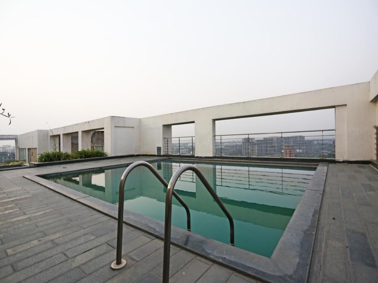 Capital O 10212 Hotel West Willows Xanadu Calcutta Exteriör bild