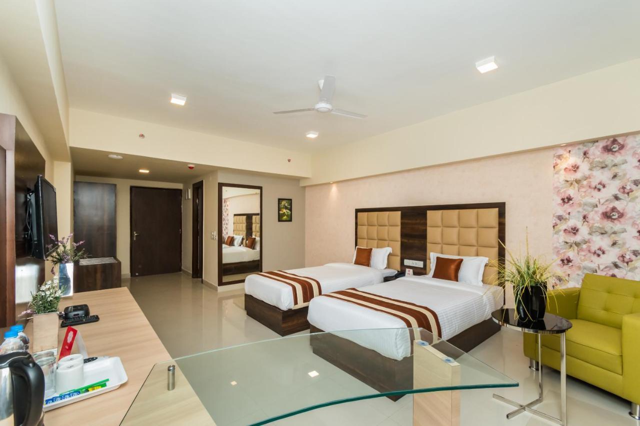 Capital O 10212 Hotel West Willows Xanadu Calcutta Exteriör bild