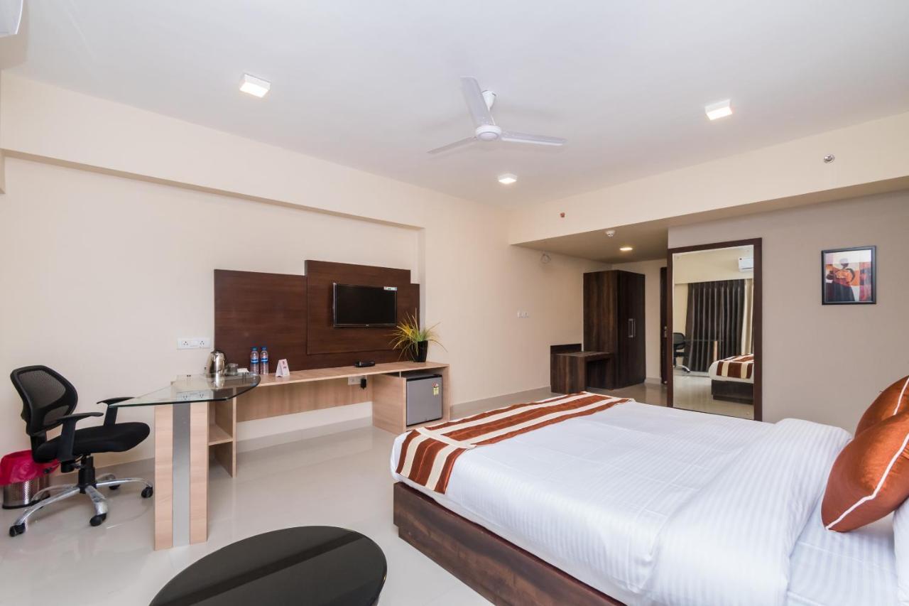 Capital O 10212 Hotel West Willows Xanadu Calcutta Exteriör bild
