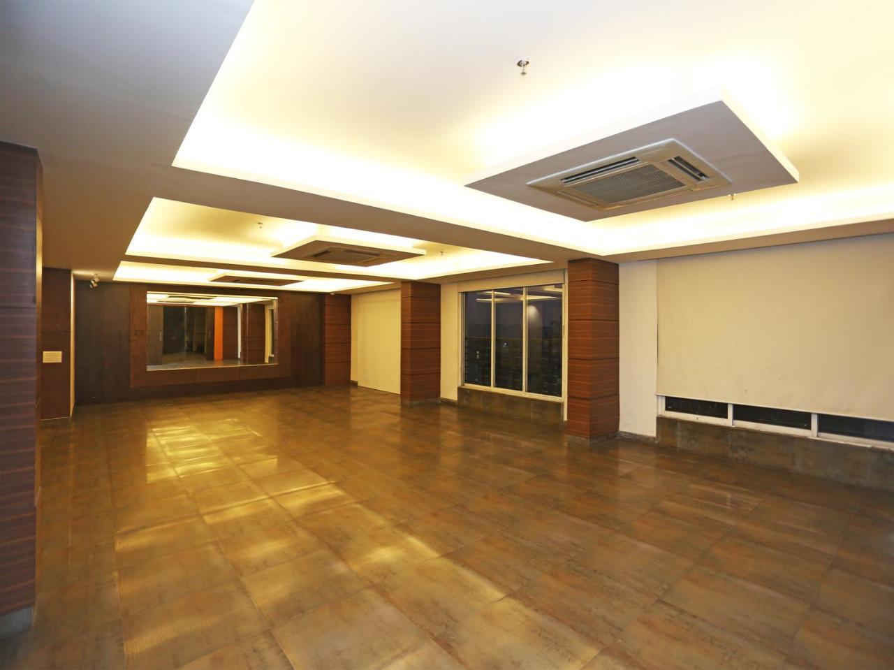 Capital O 10212 Hotel West Willows Xanadu Calcutta Exteriör bild