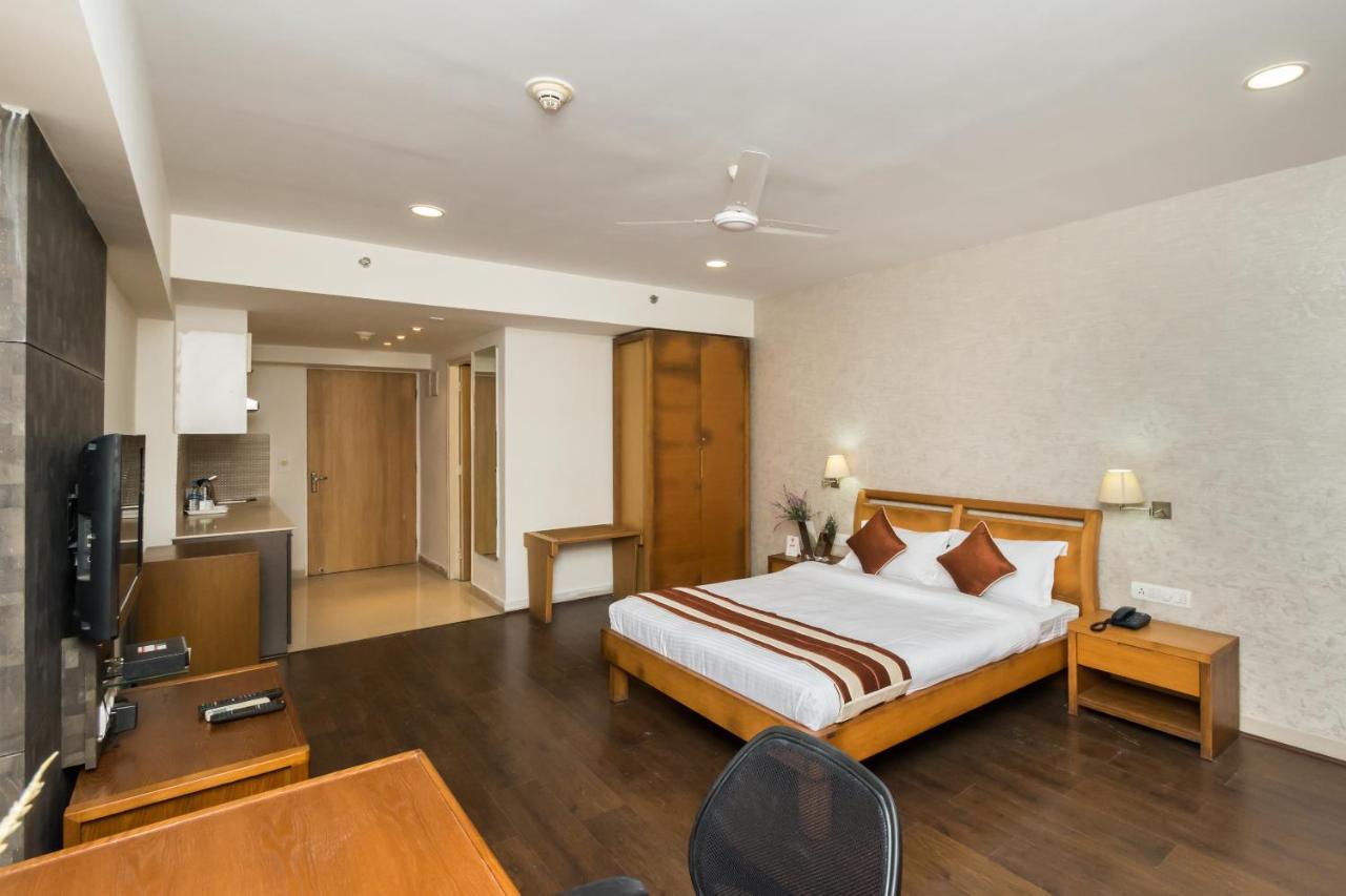 Capital O 10212 Hotel West Willows Xanadu Calcutta Exteriör bild