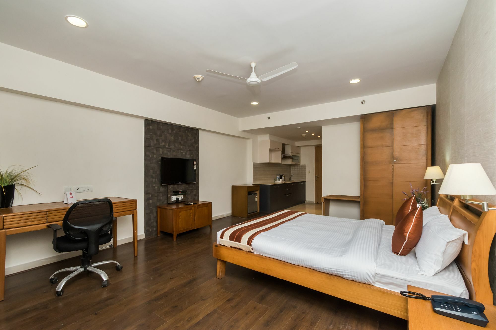 Capital O 10212 Hotel West Willows Xanadu Calcutta Exteriör bild
