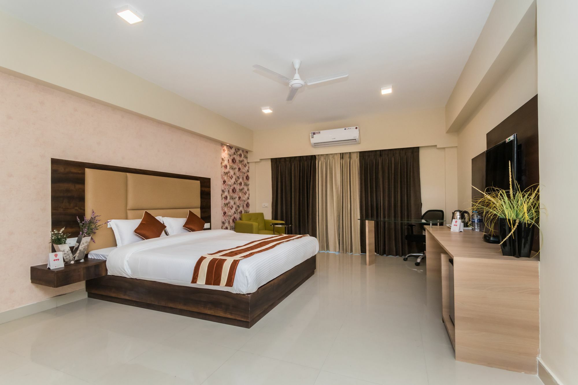 Capital O 10212 Hotel West Willows Xanadu Calcutta Exteriör bild