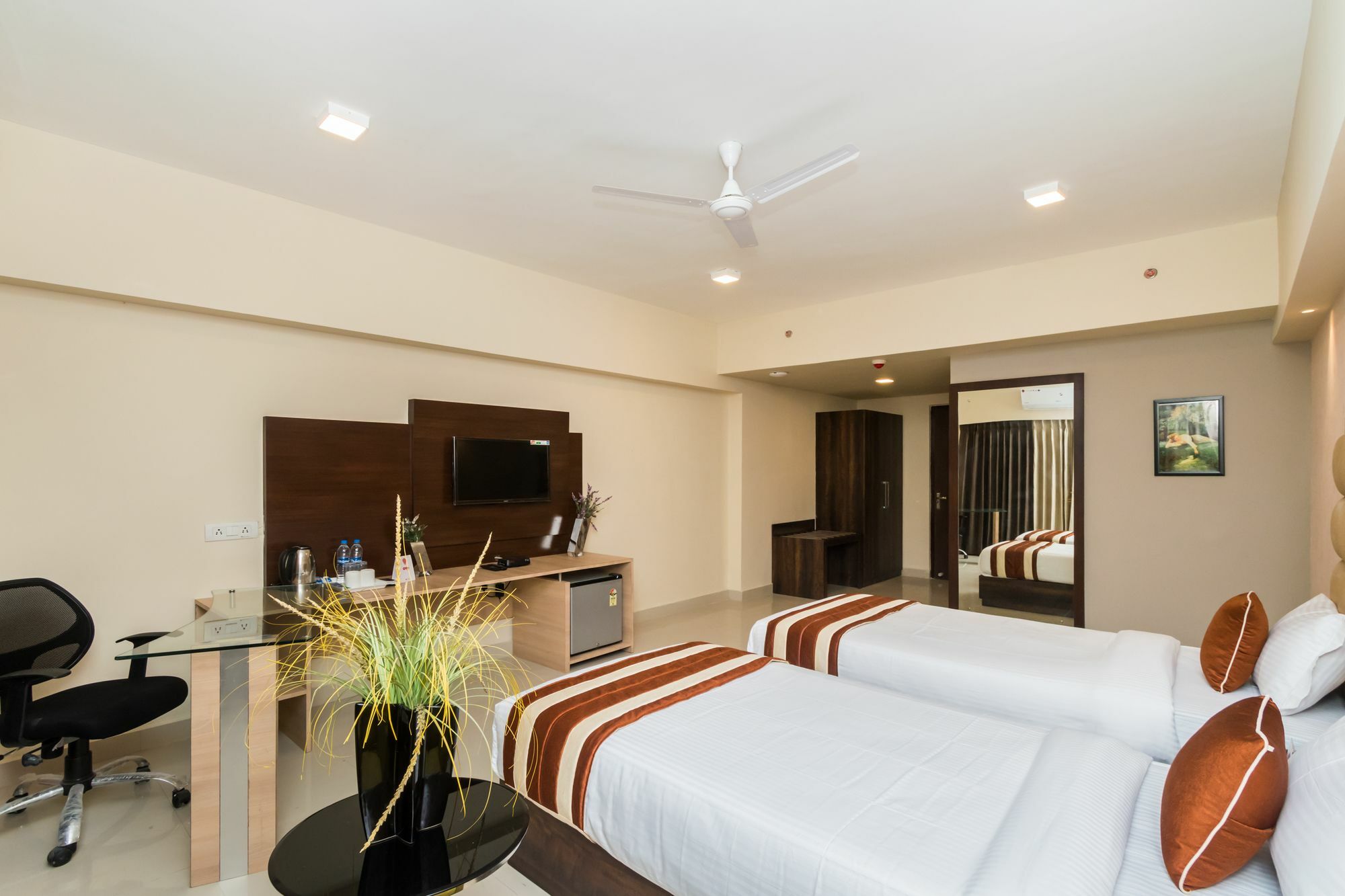 Capital O 10212 Hotel West Willows Xanadu Calcutta Exteriör bild