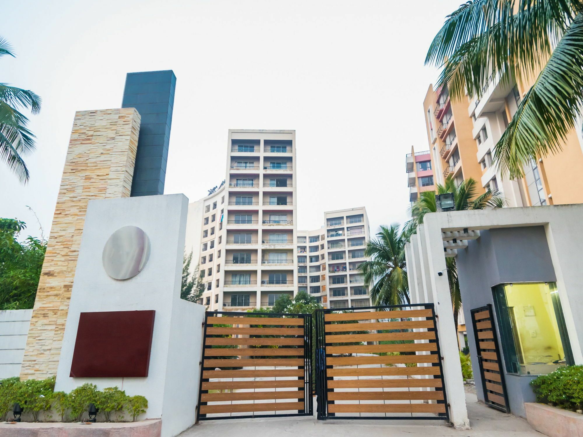 Capital O 10212 Hotel West Willows Xanadu Calcutta Exteriör bild