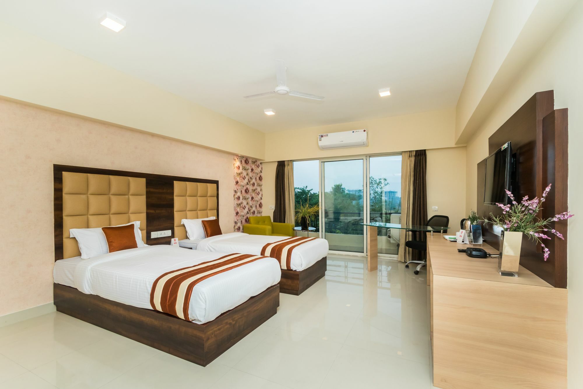 Capital O 10212 Hotel West Willows Xanadu Calcutta Exteriör bild
